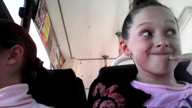 Когда в автобусе скучно смотреть онлайн