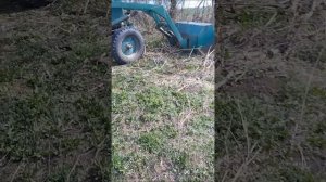 Трактор ЮМЗ 6 с бочкой и ждём когда приедет мтз 82.1 с оприскуватель и мы оприскуем рапс