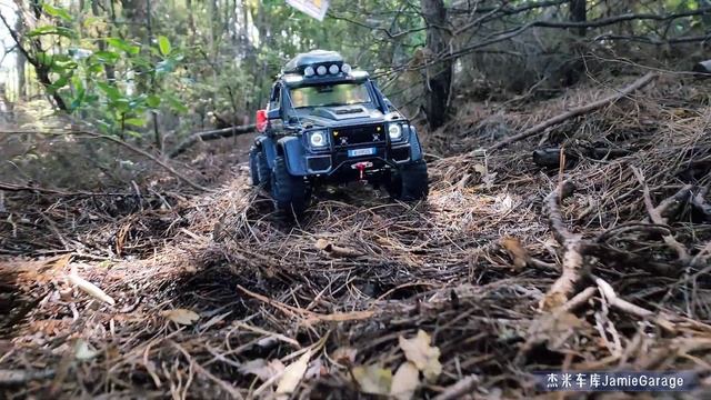 Traxxas TRX6 MERC G 63 AMG 6X6 trail action with Hobbywing Brusshless AXE 550 3300KV 4K UHD
