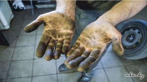 Чем в домашних условиях можно быстро отмыть машинное масло ?