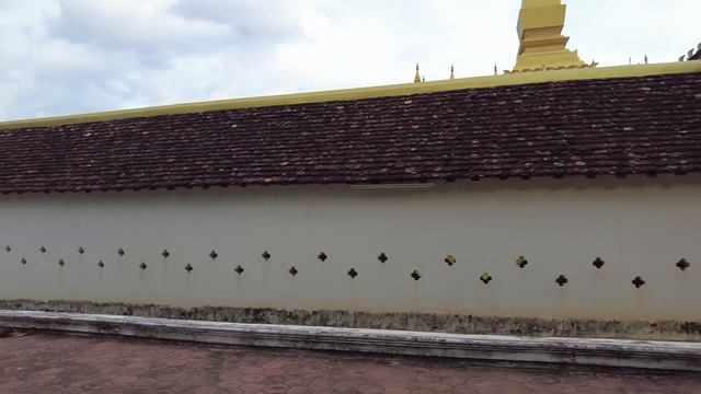 That Luang Stupa (Pha That Luang) & Temple Relaxing Walk Jul2023 #WanderingLeisure #vientiane #laos смотреть онлайн