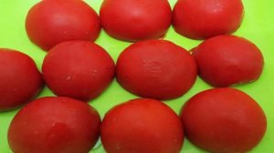 Пицца с салями, помидорами и цуккини