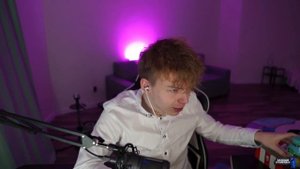 строго и гаечка спалились🤔