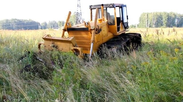 Корчеватель на болотоходном тракторе ЧТЗ
