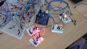 Четырехсторонний светофор на ARDUINO UNO R3