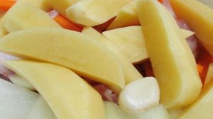 Деревенское блюдо из курицы с картофелем