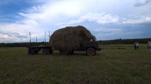 Сезон сенокоса. Заготовка сена и шашлык на вилах. Газ 66 и ЛТЗ 60 в работе.