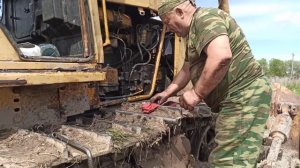 Бульдозерист ЧТЗ  Б10М - Постоянное утро из жизни