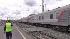 Электровоз ЧС4Т-323 со скорым поездом Санкт-Петербург - Новокузнецк