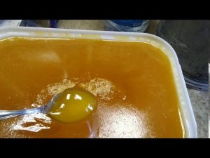 Просто мёд, ничего лишнего.Мёд цветочный , второй качки. Музыка мёда