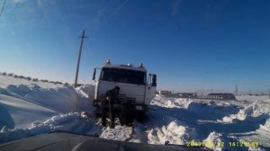 Помощь на дороге. Камаз застрял в снегу