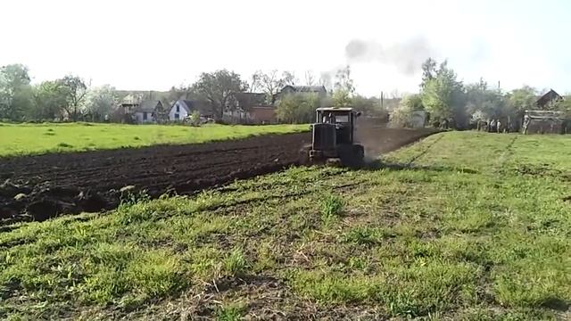 Трактор Т 74   пашет #