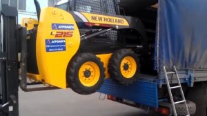 Погрузка мини погрузчика New Holland L215