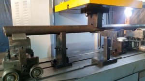 правильный станок для правки и выпрямления   металла  , закаленных и термообработанных заготовок