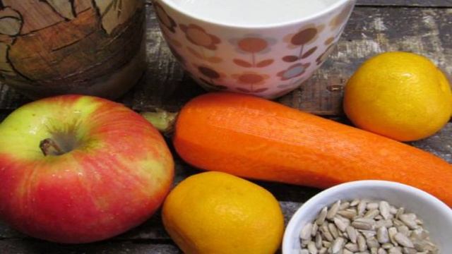 Морковный смузи с мандарином и семечками