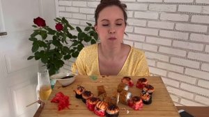 МУКБАНГ РОЛЛЫ СУШИ ЗАПЕЧЕННЫЕ ГОРЯЧИЕ С СЫРОМ с курицей MUKBANGROLLS SANLIGHT