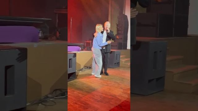 Моя жена станцевала с Сергеем Куренковым на концерте смотреть онлайн