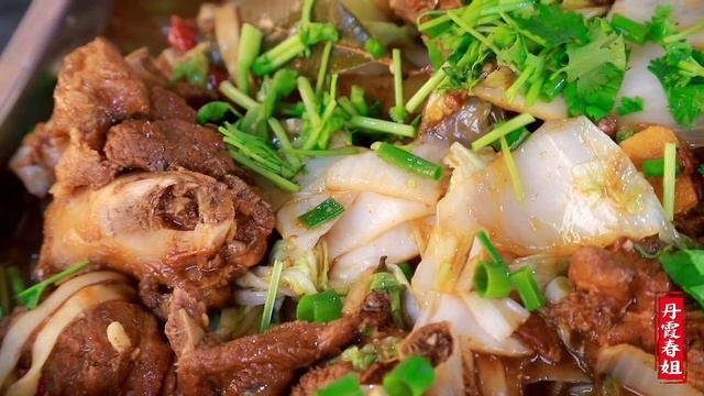 丹霞春姐排骨粉条烩菜春姐做的肉烂菜嫩肉汤泡饭真过瘾