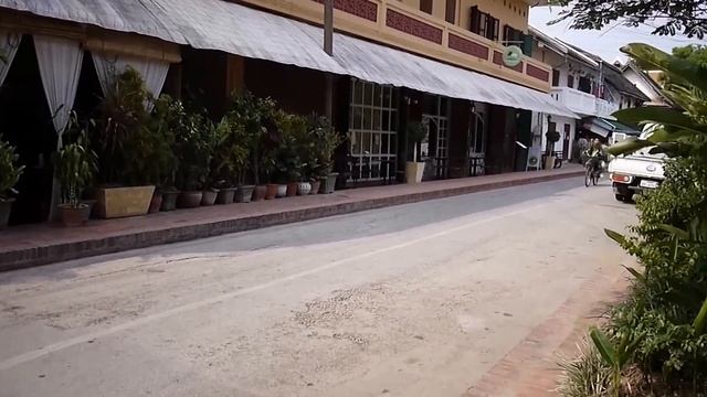 Walking to Papaya Salad Restaurant смотреть онлайн