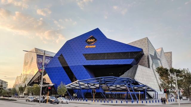 Shane Cuthbert and Jye Menzies visit Perth for Blink 182 tour Day two смотреть онлайн