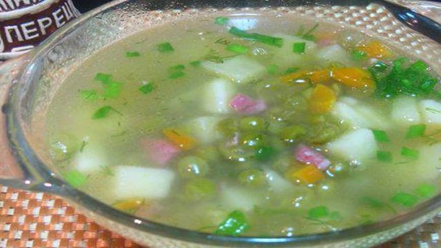 Гороховый суп с копченой колбасой