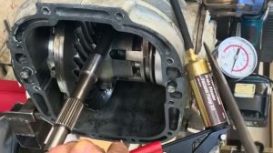 Syncro differential locker and light actuated by hand vacuum pump