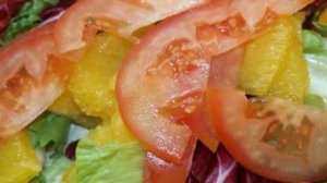 Салат с коктейльными креветками и апельсином