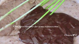 Шоколадный кекс с черной смородиной и фундуком