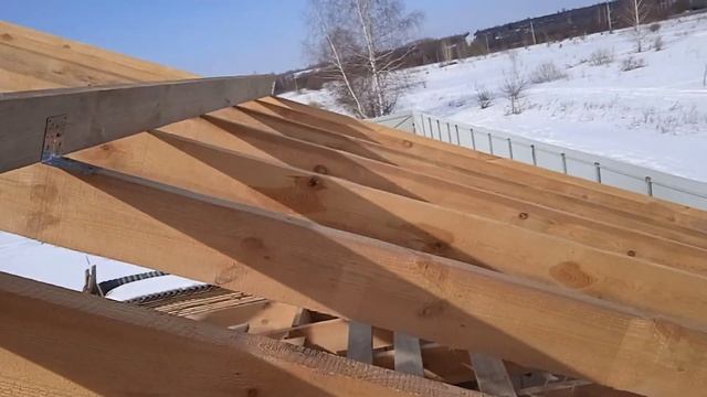 Как выровнять плоскость стропил двускатной крыши смотреть онлайн