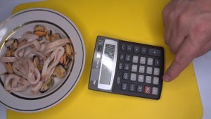 Взял на пробу Коктейль из Морепродуктов в Рассоле