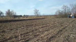 ЮМЗ пахота плугом переделанным с дтшного