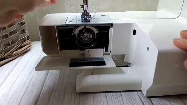 Заправить нижнюю нитку/ How to put a bobbin into the bobbin driver/ Ompelukoneen langoitus, alalank смотреть онлайн
