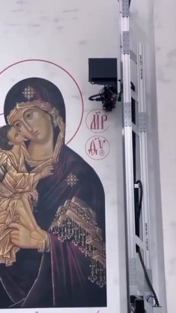 напечатанные иконы в храме