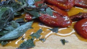 Свиной стейк с соусом из вяленых томатов