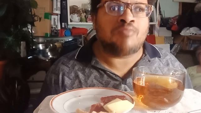 #Мукбанг. Тарелка с сыром и мясом. #Mukbang. A plate with cheese and meat. #먹방. 치즈와 고기 접시. смотреть онлайн