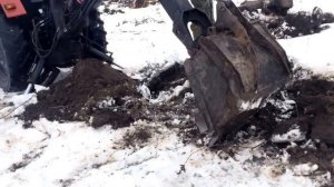 Экскаватор ЮМЗ, корчует сад