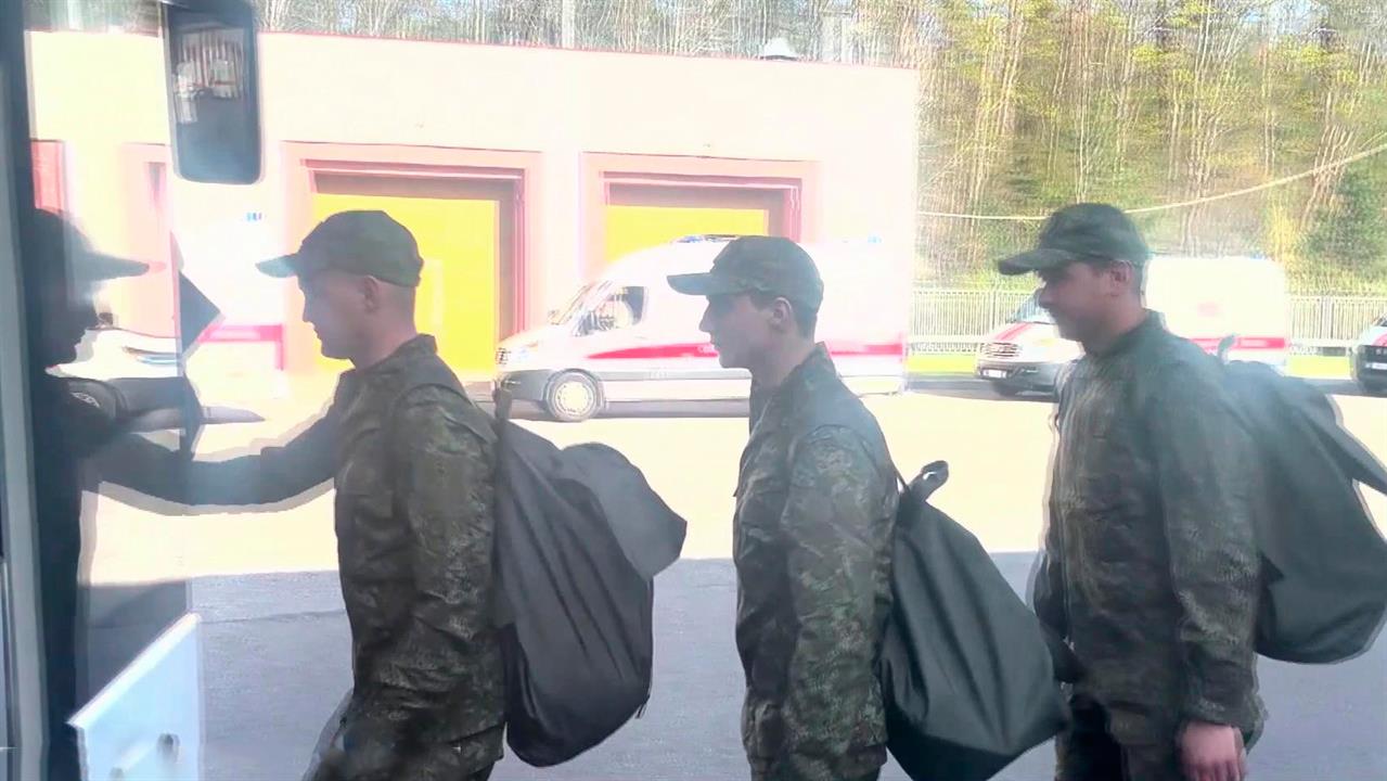 Россия и Украина обменялись пленными по формуле "246 на 246": видео
