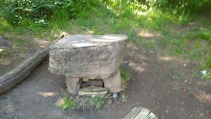 Каменный стол и лавка посреди леса. Следы древнейших высокоразвитых цивилизаций на Урале.