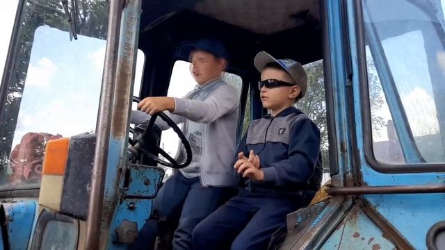Трактор Синий трактор гоша  Деревенские миллионеры на тракторе Tractor Blue tractor Videos for kids