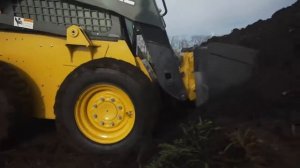 John Deere погрузчик с бортовым поворотом 318G