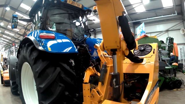 2019 New Holland T7.210 6.7 Litre 6-Cyl Diesel Tractor (165/210 HP) with Shelbourne Verge Cutter