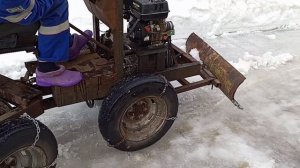 Самодельный мини трактор переломка-чистим снег.