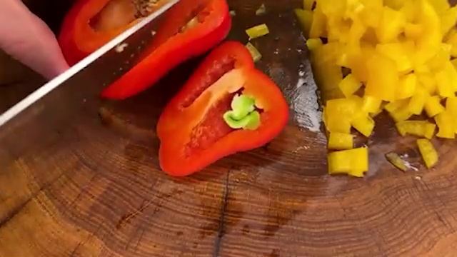 Просто смешайте 3 яйца и картофель! Это блюдо мгновенно произведет впечатление на любого!