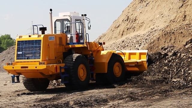 Видео о новом бульдозере МоАЗ-68010.
