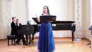 Александра Конева исполняет романс Рахманинова "Мелодия" на слова Надсона. Фортепиано — Егор Жирков