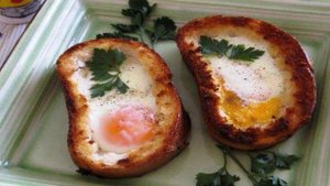 Яйца в гренках