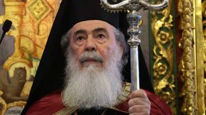 Патриарх Иерусалимский приветствовал доставку Благодатного огня в Россию