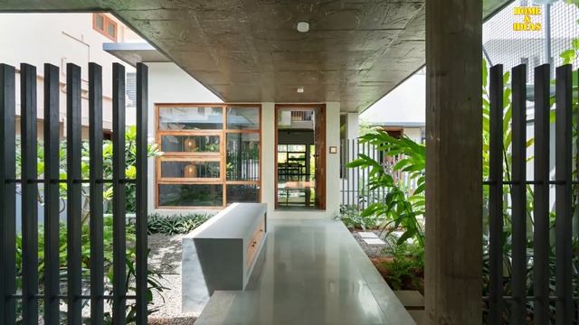 Peaceful Earthy Tone Home With Inner Courtyard And Rustic Material смотреть онлайн