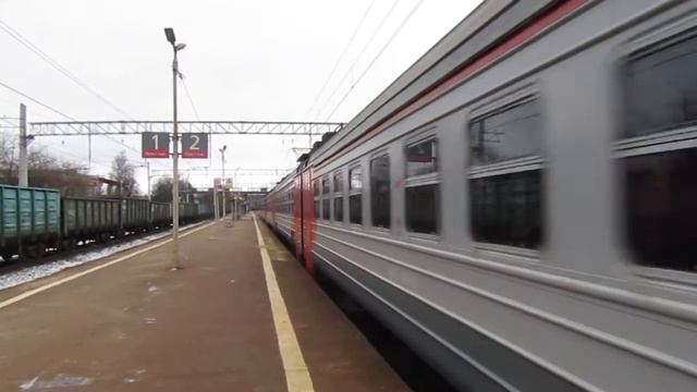 ЭД4М-0435 рейсом Можайск - Дмитров прибывает на станцию Яхрома. смотреть онлайн