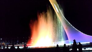 Поющие фонтаны в Олимпийском парке.